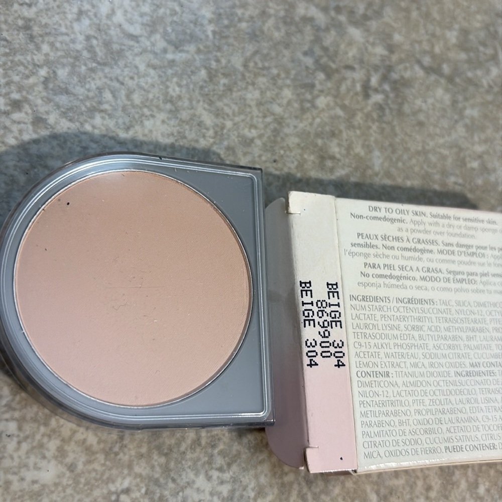 Mary Kay Dual-Coverage Powder Foundation - Beige Compact Duo - Picture 3 of 4